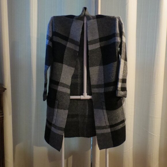 Time and Tru Women's Black and Gray Plaid Cape - Picture 1 of 3